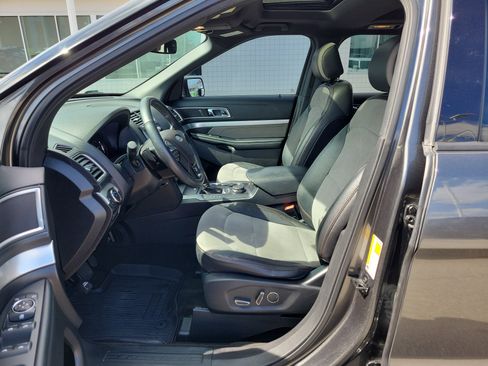 Used 2017 Ford Explorer XLT w/ Equipment Group 202A image 16