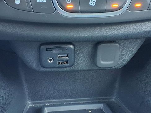 Used 2023 Chevrolet Traverse Premier image 19