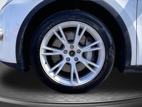 Used 2020 Tesla Model Y Long Range AWD/4WD image 9