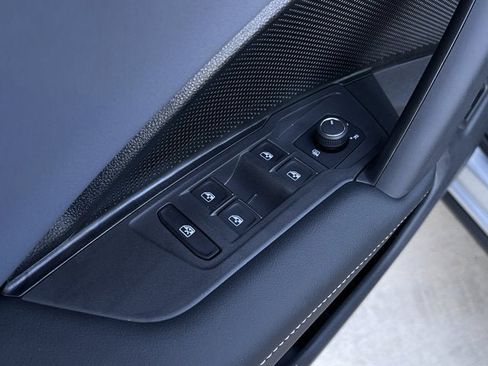 New 2025 Volkswagen Tiguan SE image 10