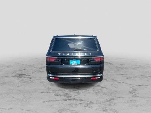 Certified 2024 Jeep Wagoneer L Series II w/ Flexible Seating Group AWD/4WD image 7