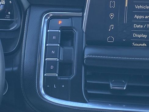 Used 2024 GMC Yukon SLT image 25