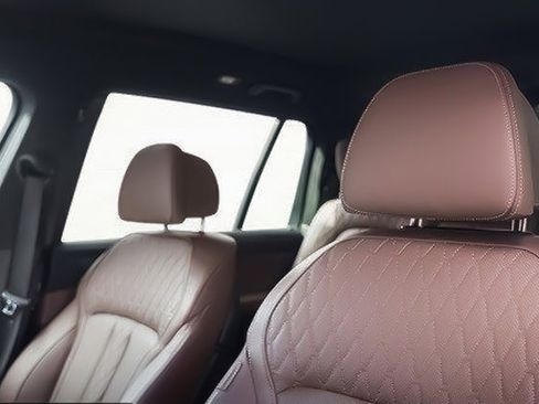 Used 2023 BMW X7 M60i image 37