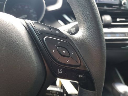 Certified 2021 Toyota C-HR LE image 19