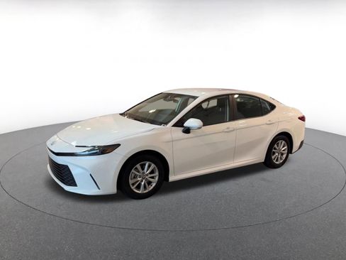 Used 2025 Toyota Camry LE image 8