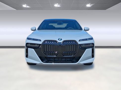 New 2026 BMW 750e xDrive image 5