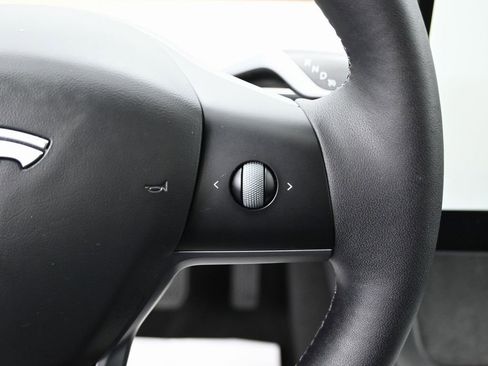 Used 2023 Tesla Model Y Long Range image 19