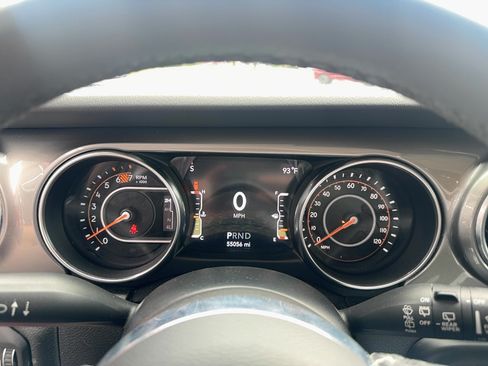 Used 2020 Jeep Wrangler Unlimited Sahara w/ Uconnect 4C Nav & Sound Group AWD/4WD image 20