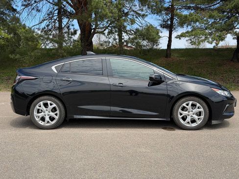 Used 2017 Chevrolet Volt Premier w/ Driver Confidence II Package FWD image 2