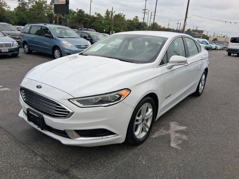 Used 2018 Ford Fusion SE w/ Equipment Group 602A FWD image 3