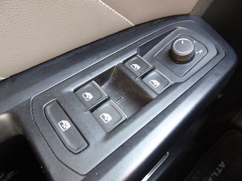 Used 2021 Volkswagen Atlas SE w/ Panoramic Sunroof Package image 34