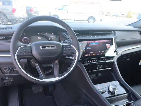New 2026 Jeep Grand Cherokee L Limited w/ Limited Altitude Package AWD/4WD image 2