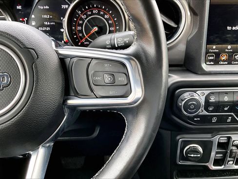 Used 2020 Jeep Gladiator Overland image 25
