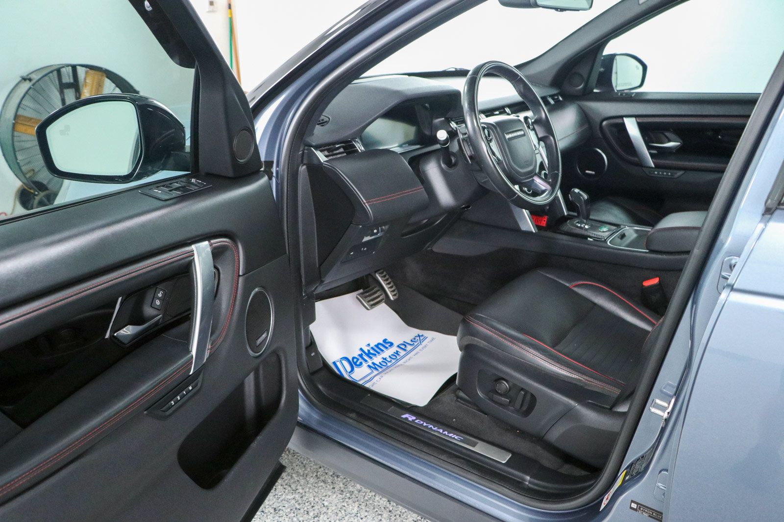 Used 2020 Land Rover Discovery Sport HSE R-Dynamic AWD/4WD image 3