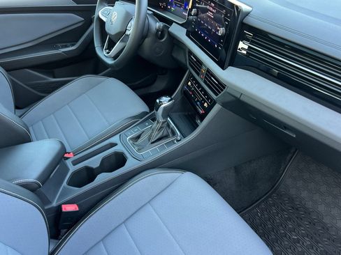 Used 2025 Volkswagen Jetta SE w/ Sunroof Package FWD image 15
