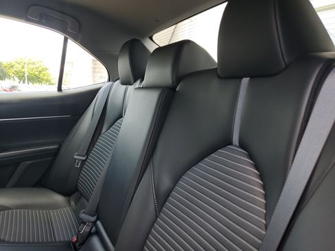 Used 2022 Toyota Camry SE FWD image 10