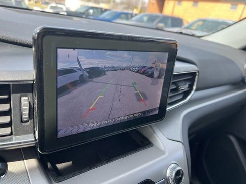 Certified 2022 Ford Explorer XLT w/ Equipment Group 202A image 13