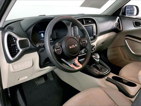 Certified 2025 Kia Soul LX w/ LX Technology Package FWD image 14