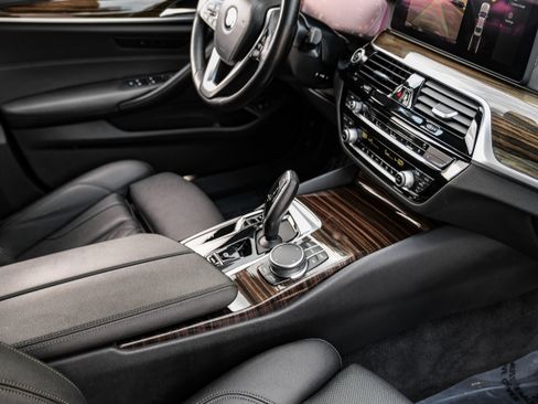 Used 2021 BMW 540i w/ Convenience Package image 23