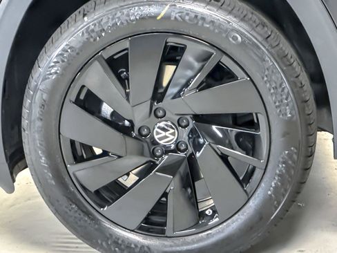 New 2026 Volkswagen Atlas SE image 25