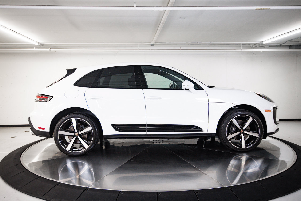 Certified 2026 Porsche Macan AWD/4WD image 8