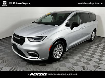 Used 2024 Chrysler Pacifica Touring-L