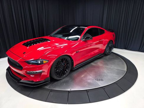 Used 2019 Ford Mustang GT w/ Equipment Group 301A RWD image 9