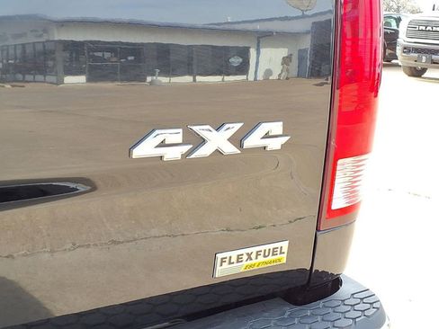 Used 2019 RAM 1500 Classic SLT w/ Luxury Group image 11