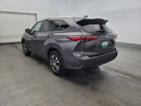 Used 2021 Toyota Highlander XLE image 5