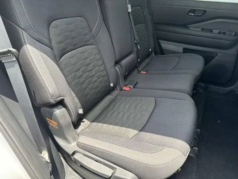 Used 2025 Nissan Pathfinder SV AWD/4WD image 27