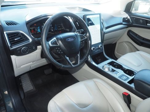 Used 2022 Ford Edge Titanium image 10