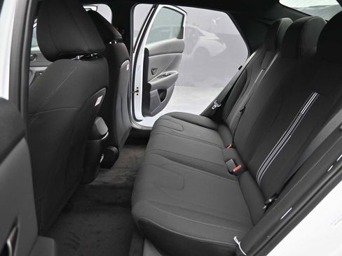 Used 2025 Hyundai Elantra Sport image 14