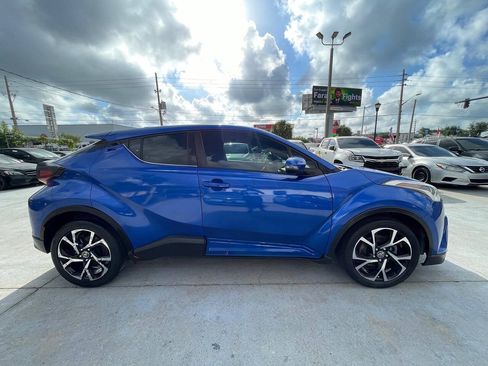 Used 2019 Toyota C-HR XLE FWD image 3