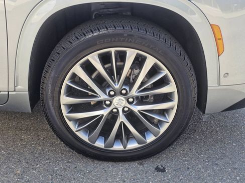 Used 2025 Buick Enclave Avenir w/ Super Cruise Package AWD/4WD image 9