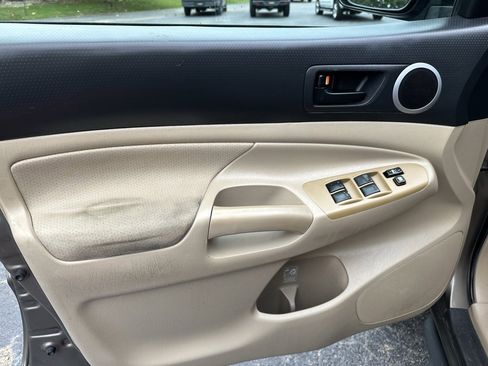 Used 2011 Toyota Tacoma PreRunner image 11