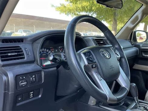 Used 2016 Toyota 4Runner SR5 Premium image 10