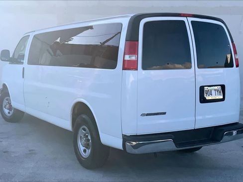 Used 2020 Chevrolet Express 3500 LT w/ LT Preferred Equipment Group RWD image 4