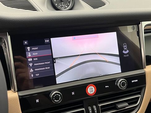 Certified 2025 Porsche Macan image 16