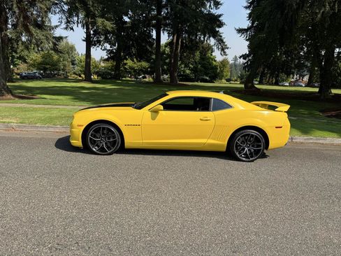 Used 2010 Chevrolet Camaro SS w/ RS Package RWD image 2