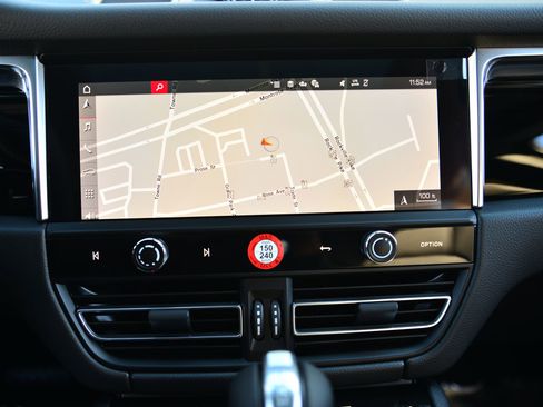 New 2026 Porsche Macan S image 30