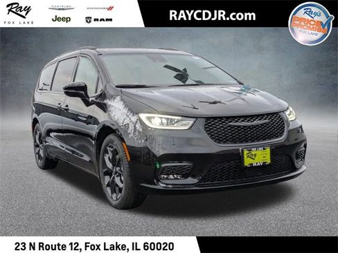 New 2026 Chrysler Pacifica Select image 1