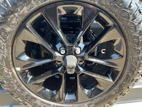 Used 2024 Jeep Wrangler Unlimited Sahara AWD/4WD image 11
