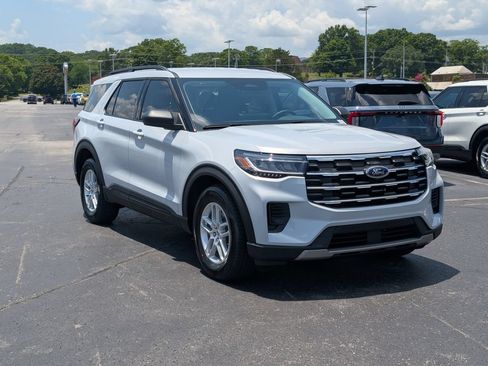 New 2026 Ford Explorer Active RWD image 2