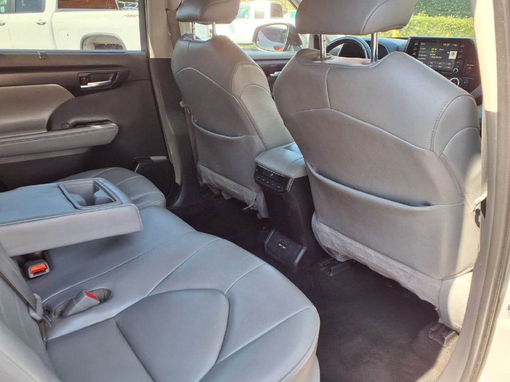Used 2021 Toyota Highlander XLE FWD image 35
