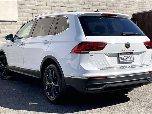 Certified 2024 Volkswagen Tiguan SE image 10