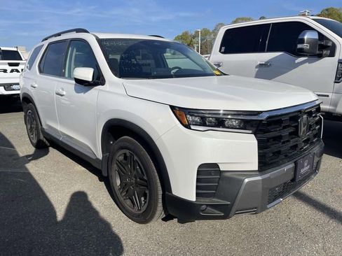 Used 2026 Honda Pilot Touring image 1