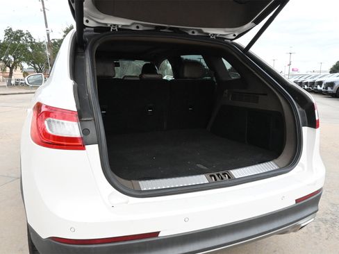 Used 2017 Lincoln MKX Reserve w/ Driver Assistance Package image 22