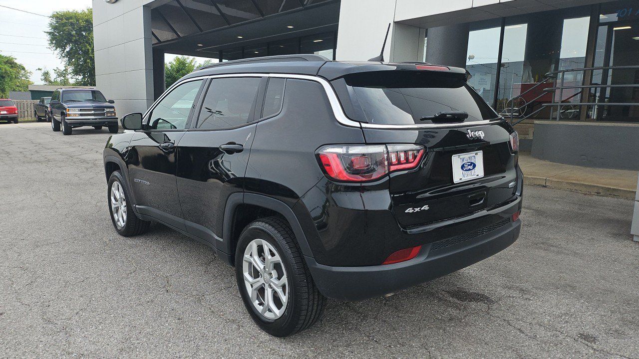 Used 2024 Jeep Compass Latitude AWD/4WD image 3
