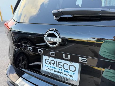 Certified 2026 Nissan Rogue SV FWD image 14