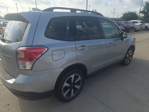 Used 2018 Subaru Forester 2.5i Premium AWD/4WD image 3